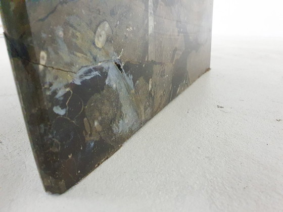 Image 1 of Conjunto de tres mesas de centro de piedra fósil, años 70