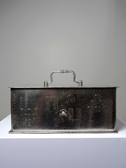 Petit coffre fort portable/caisse ancienne XIXe-XXe métal argenté