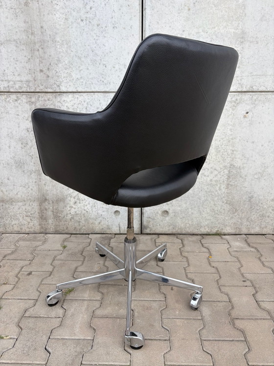 Chaise Egon Eiermann / Wilde + Spieth – Design Vintage Noir – Chaises pivotantes, Cuir (photo 5 of 10)