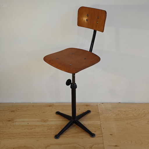 Vintage Ahrend drawing chair