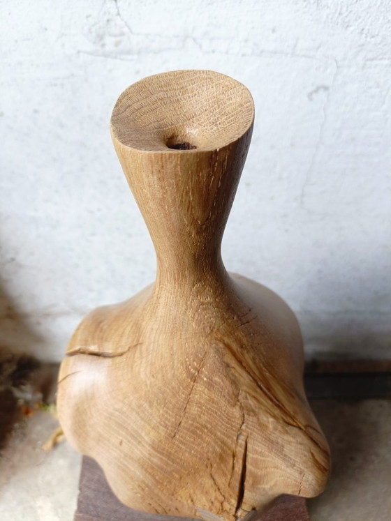 Image 1 of Vase / sculpture en chêne massif sculpté