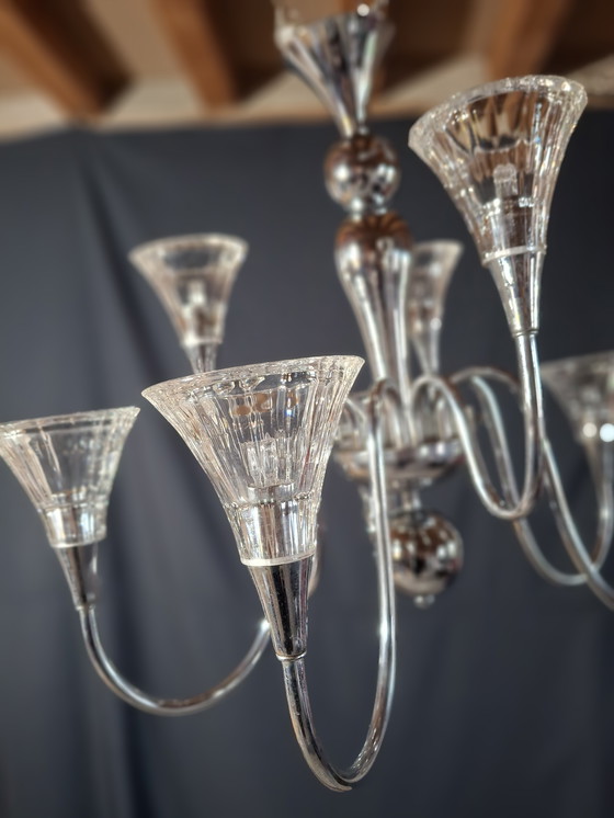 Image 1 of Lampadario vintage degli anni '30-'50 in metallo cromato e spessi paralumi in vetro – stile Art Déco