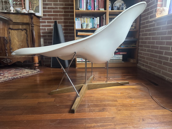 Image 1 of vitra la chaise