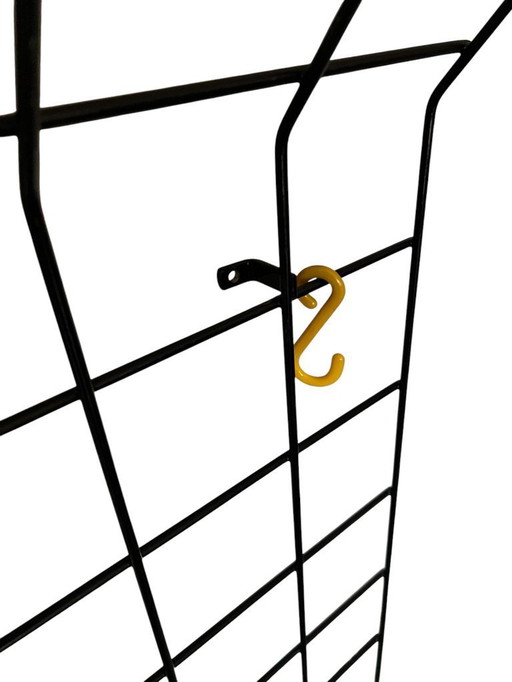 Mid Century String-Garderobe von Karl Fichtel – Drahtwerke Erlau AG Aalen – freischwebende Wandgarderobe – ca. 1950er Jahre