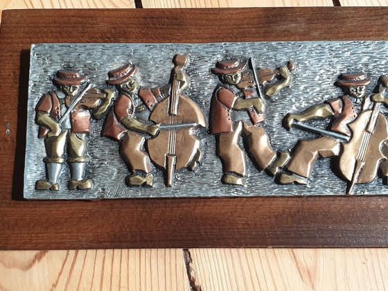 Image 1 of Fregio in rame raffigurante una festa di paese, in ottone e metallo argentato, firmato, realizzato a mano, pezzo unico.