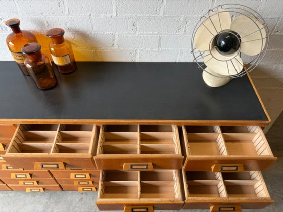 Vintage mid-century apothekerskast,apotheekkast,ladekast, Ladekasten, Hout, Metaal, Bruin (foto 10 van 14)
