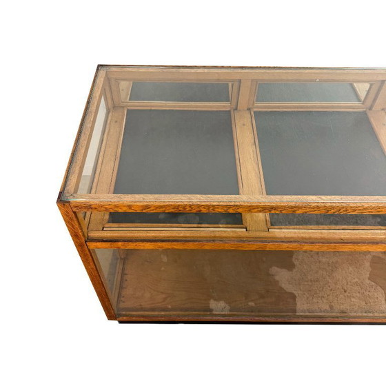 Image 1 of Grote vintage eikenhouten winkelvitrine