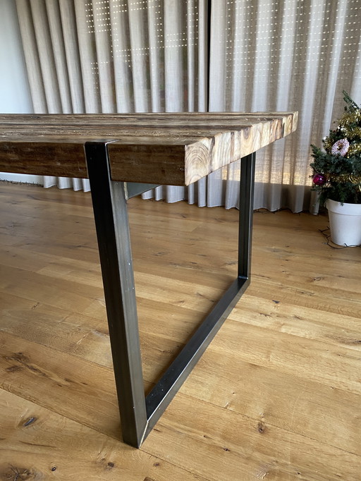 Eikenhouten tafel met stalen frame te koop