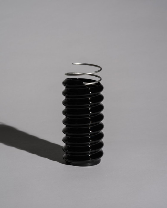 Image 1 of Duo de vases d'artiste en porcelaine blanche et noire « Rigoletto » de Rosenthal Spiral, par Ron Arad