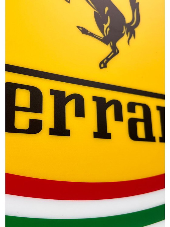 Image 1 of Coche Ferrari - Letrero publicitario redondo