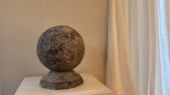 Image 1 of Puntale/palla/capolino per pilastro di cancello in pietra ricostituita, inizio XX secolo