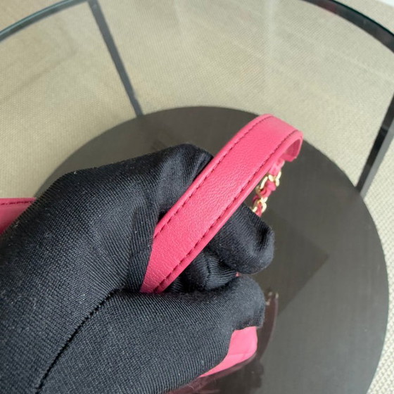Image 1 of Borsa Chanel Trendy CC piccola - Pelle di agnello trapuntata rosa acceso con finiture dorate, serie 24