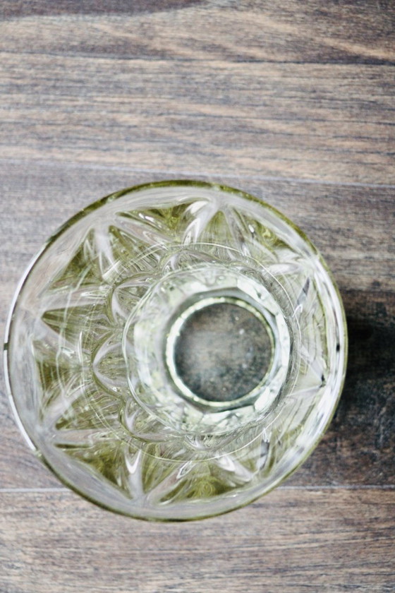 Image 1 of Vase en verre pressé – motif feuillage