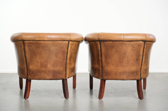 Image 1 of 2 x Subtiele karaktervolle vintage schapenleren clubfauteuil met een mooie lichte kleur en een mooie patina look