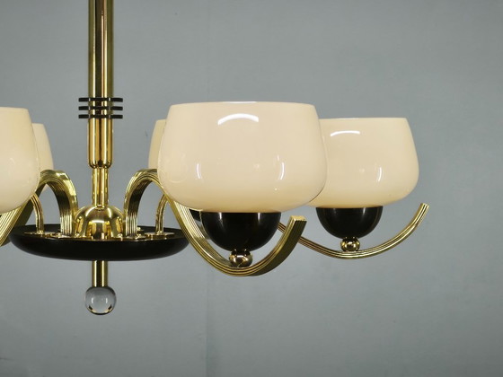 Image 1 of Lustre italien en laiton avec abat-jour en verre opalin, années 1950