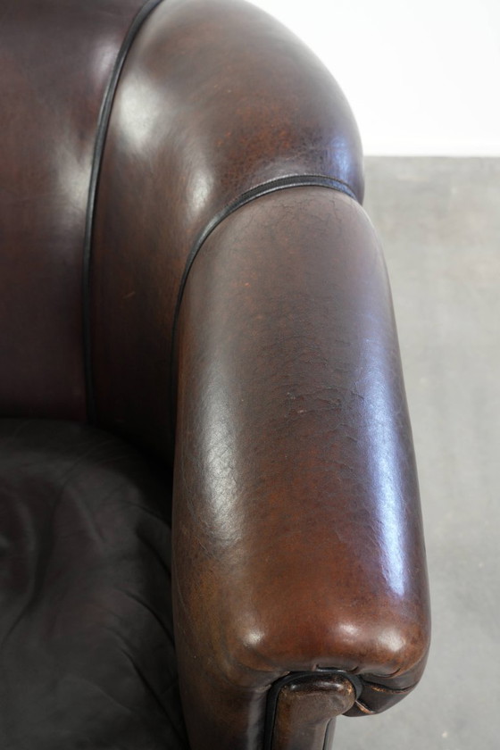 Prachtige set van een schapenleren bankstel samen met zijn bijpassende clubfauteuil met een luxe voorkomen (photo 8 of 22)