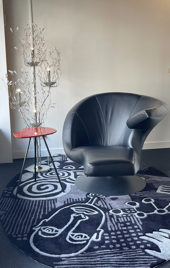 Image 1 of Leolux Parabolica armchair show model