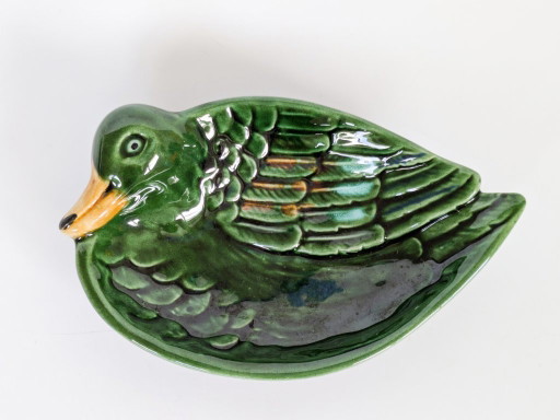 Porte-savon/plateau à bijoux vintage en faïence de Barbotine verte, en forme de canard. – schalen, Ceramic (photo 2 of 11)