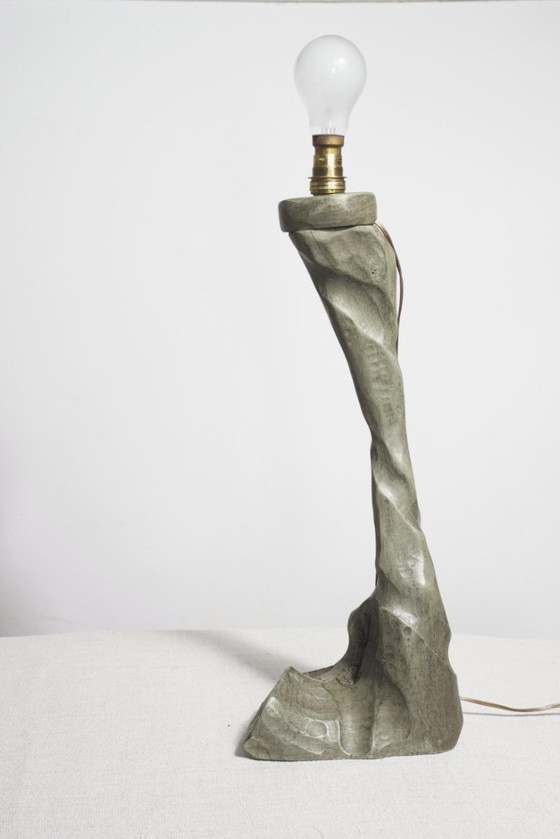 Lampada da Tavolo Brutalista in Legno Intagliato Vintage Scultorea Organica Moderna Globo Opale (foto 7 di 10)