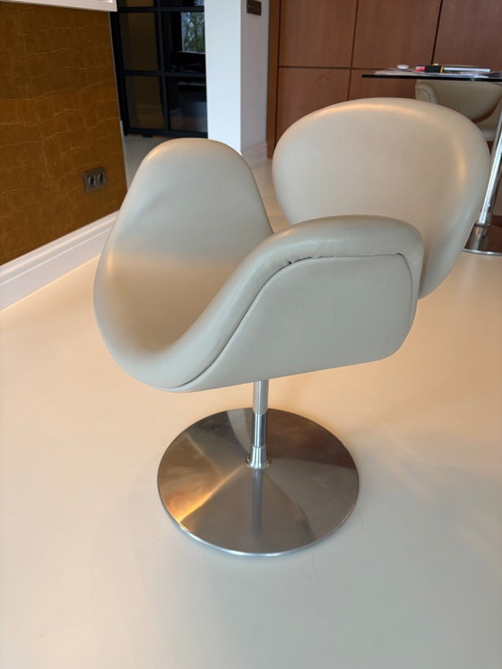 Image 1 of Cuero crema Artifort Tulip