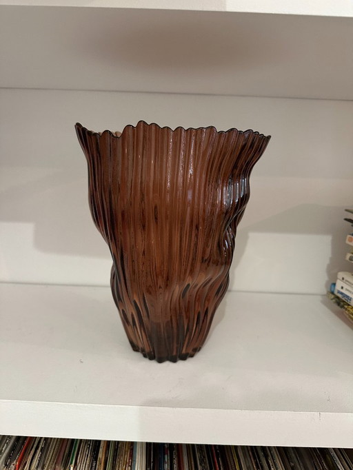 Vintage vase in ribbed amber glass - Sculptural organic shape - 70s/80s