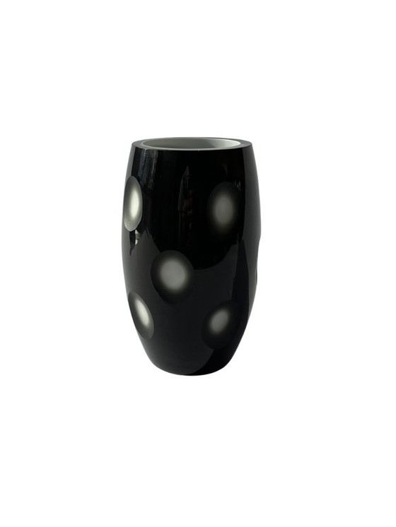 Image 1 of Design scandinavo - Vaso in vetro nero con motivo a pois tagliati