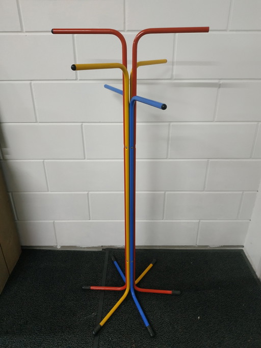 Perchero estilo Memphis Milano de Ikea de Tord Björklund 