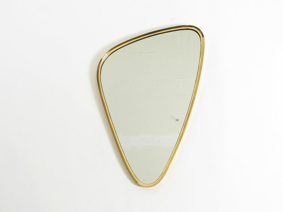 Image 1 of Beautiful heavy mid-century brass kidney-shaped wall mirror from Münchner Zierspiegel
