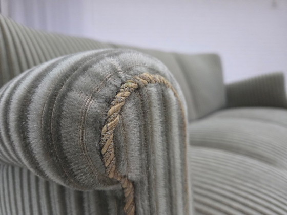 Image 1 of Divano danese a 3 posti, anni '60, velluto verde originale, legno di quercia.