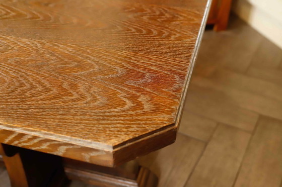 Image 1 of Rustikaler Eichentisch mit zentraler Basis