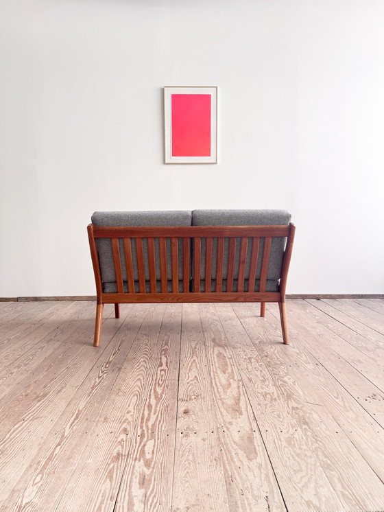 Image 1 of Mid Century Modernes dänisches Zweisitzer-Sofa aus Teakholz, 1950er Jahre