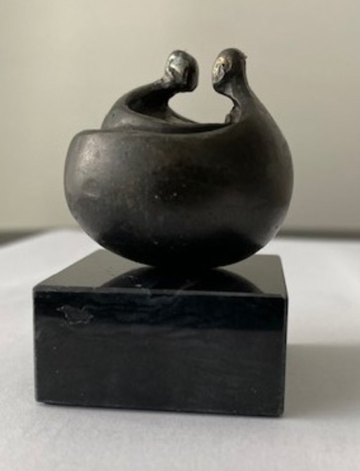 Corry Ammerlaan sculpture "Take care"