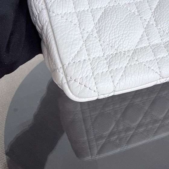 Image 1 of DIOR CARO MEDIUM - PELLE DI VITELLO GRANATA CANNAGE, FERRAMENTA BIANCA ORO