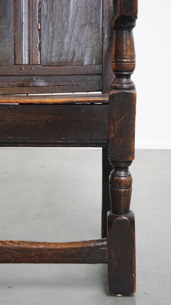 Image 1 of Antica poltrona in rovere del XVII secolo
