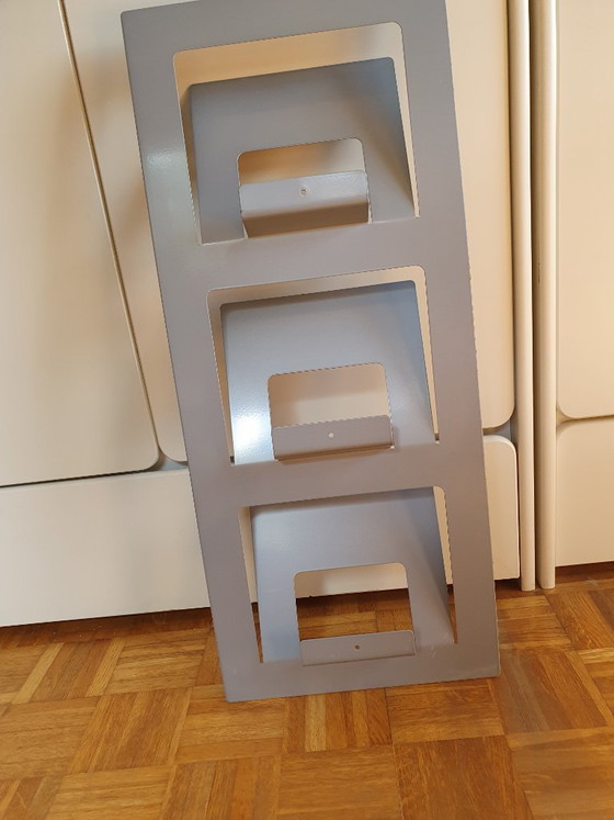 Porte-revues mural IKEA Skrissel vintage | Années 1990 | Métal gris – Metal (photo 2 of 6)
