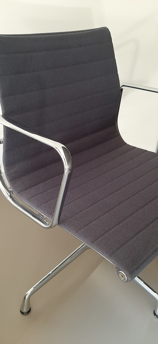 Vitra Siège de bureau EA108