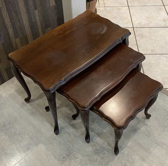 Image 1 of Ensemble de 3 tables basses gigognes rustiques style Louis XV 1950