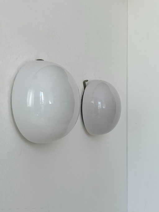 Paire d'appliques murales vintage en opaline, France, 1970