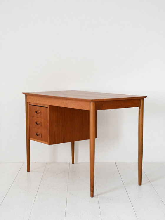 Image 1 of Skandinavischer Vintage-Schreibtisch aus Teakholz mit drei Schubladen