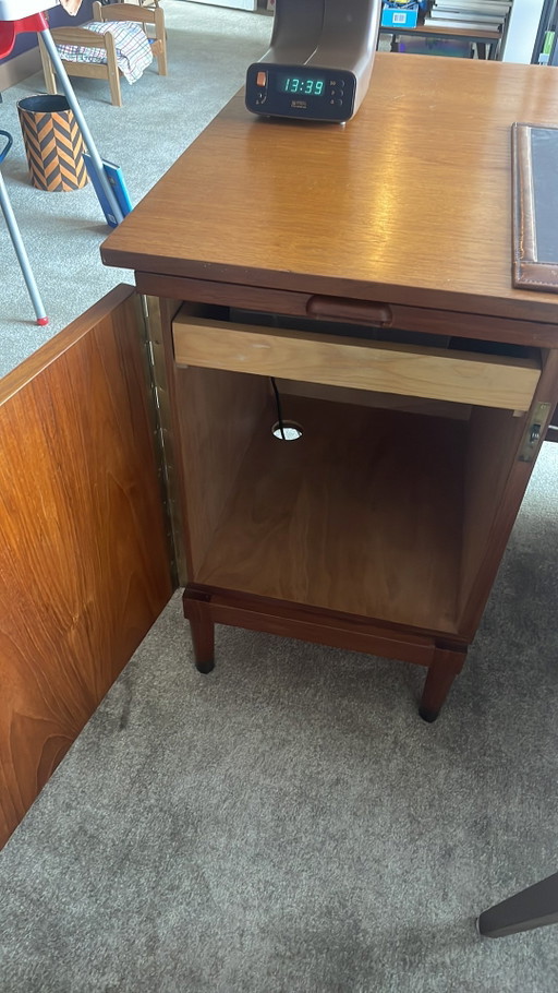 Bureau en teck de style danois moderne du milieu du siècle