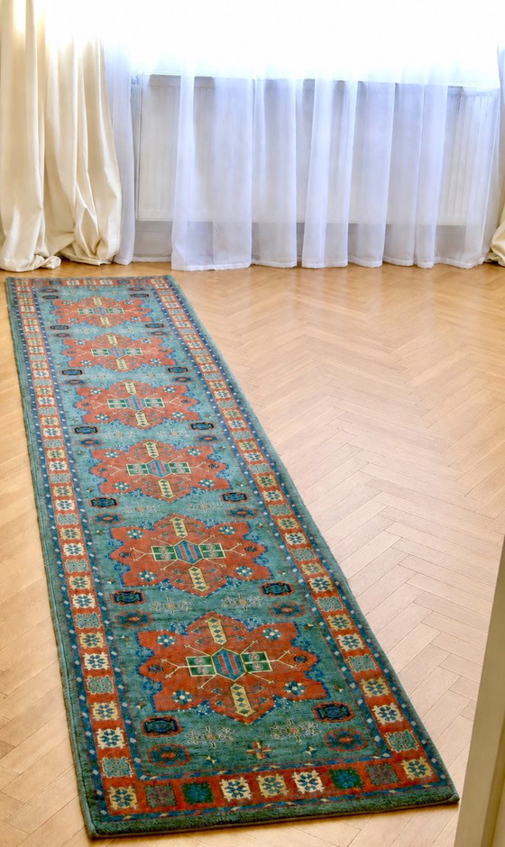 Image 1 of Tapis de couloir vintage en laine, style kazakh, motif géométrique bleu et rouge (70 x 350 cm)