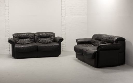 Magnífico sofá de dos plazas De Sede de mediados de siglo, de cuero liso marrón negruzco, DS17. Suiza, década de 1970.