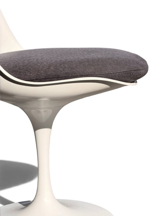 Chaise Tulipe Eero Saarinen, Knoll International, blanche – Chaises de salle à manger (photo 7 of 13)
