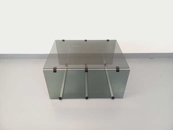 Image 1 of Vintage salontafel van gerookt glas, zwart metaal en gegoten aluminium uit de jaren 70