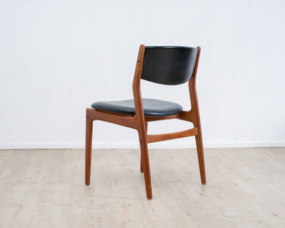 Image 1 of Een Deense eetkamerstoel. Teakhout, kunstleer. Fabrikant: Glostrup
