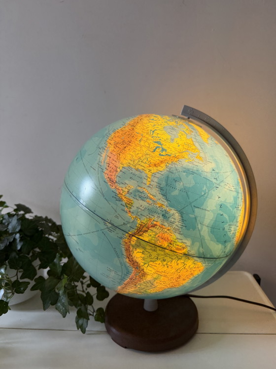 Image 1 of globe terrestre vintage