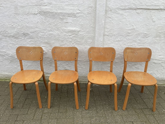 Image 1 of 4 chaises suédoises en bois de style Alvar Aalto