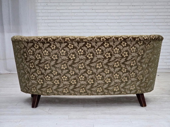 Image 1 of Sofá danés de 2 plazas, curvado, años 60, terciopelo verde, madera de haya.