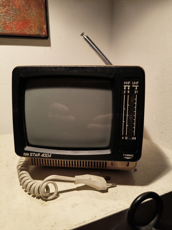 Image 1 of Televisore Tele Star 4004 in plastica dal design vintage, stile spaziale