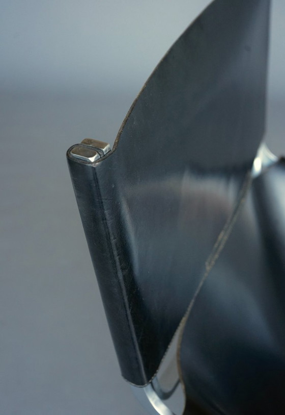 Image 1 of Loungefauteuil model F444 met zwarte lederen zitting, ontworpen door Pierre Paulin voor Artifort, jaren 70.